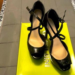 Gianni Bini black heel